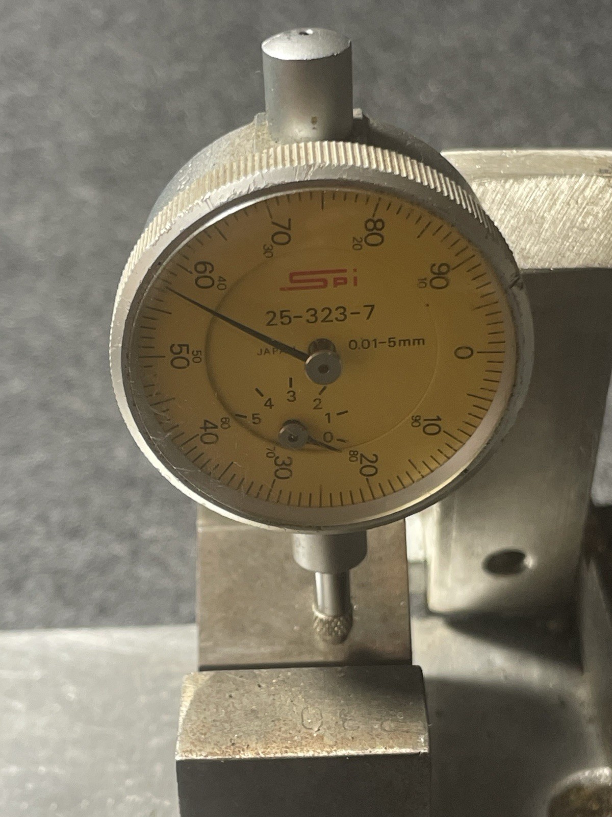Swiss Precision Instruments SPI Dial Indicator 25-323-7 Metal base & 2 v-blocks
