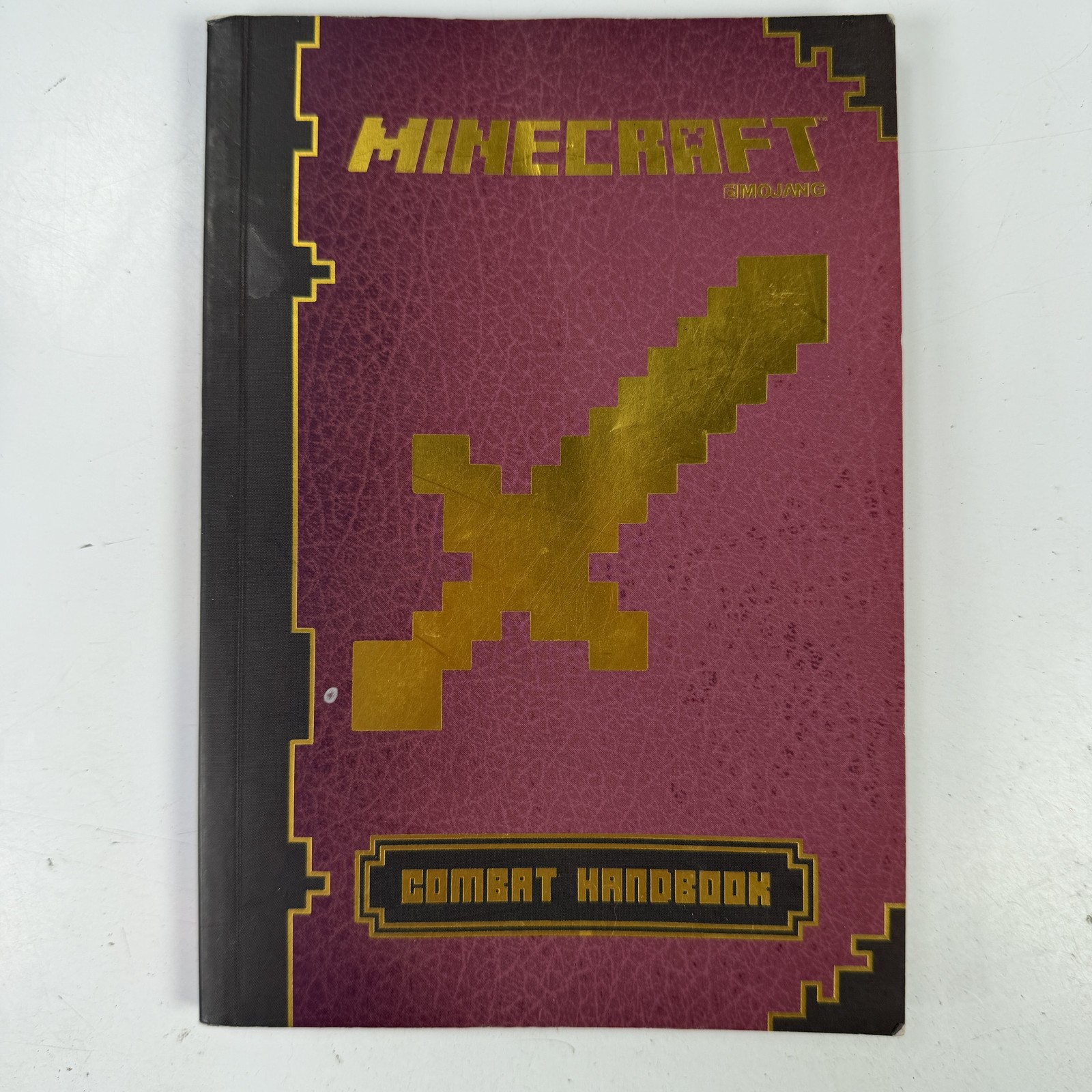 Minecraft Combat Handbook Official Strategy Guide Mojang Scholastic 2014
