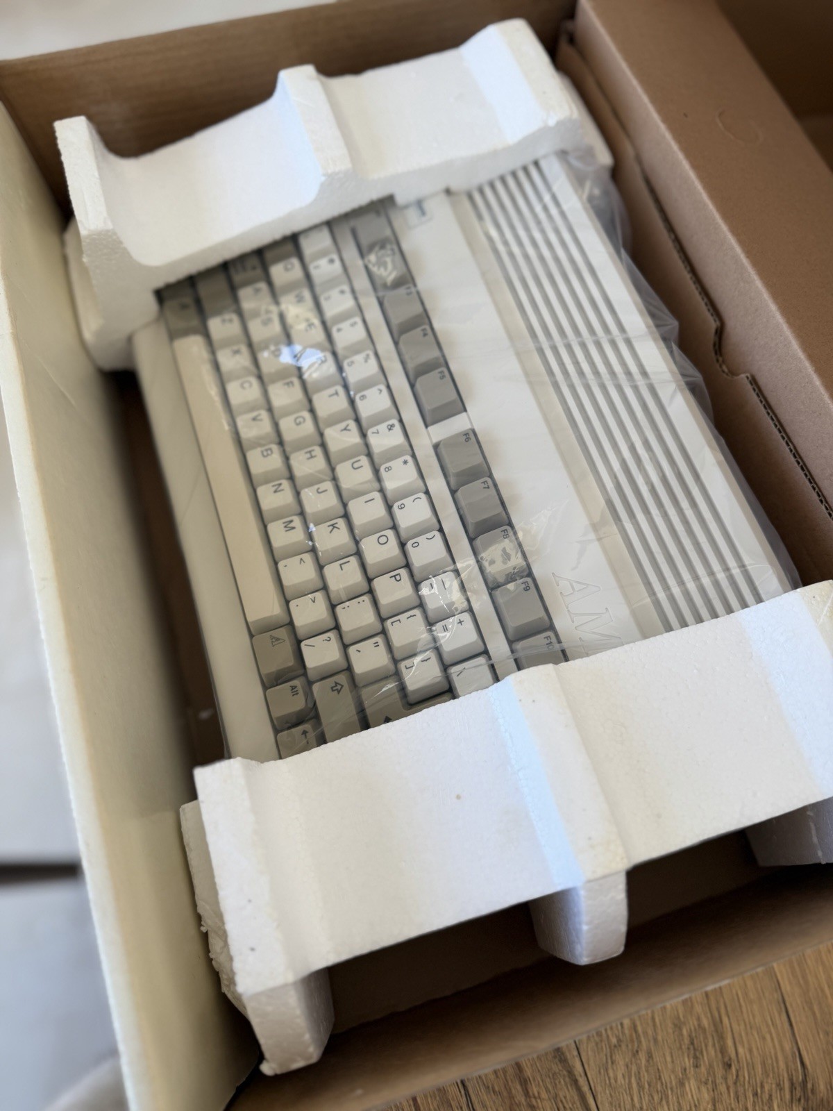 Commodore Amiga 600 , In Original Box, Super!!, 110v Power Supply.