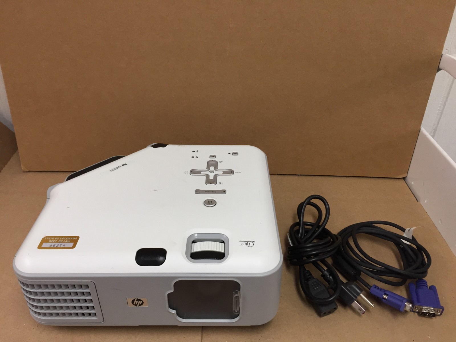 HP vp6320 Office Home Theater Projector - 1018 Lamp Hours