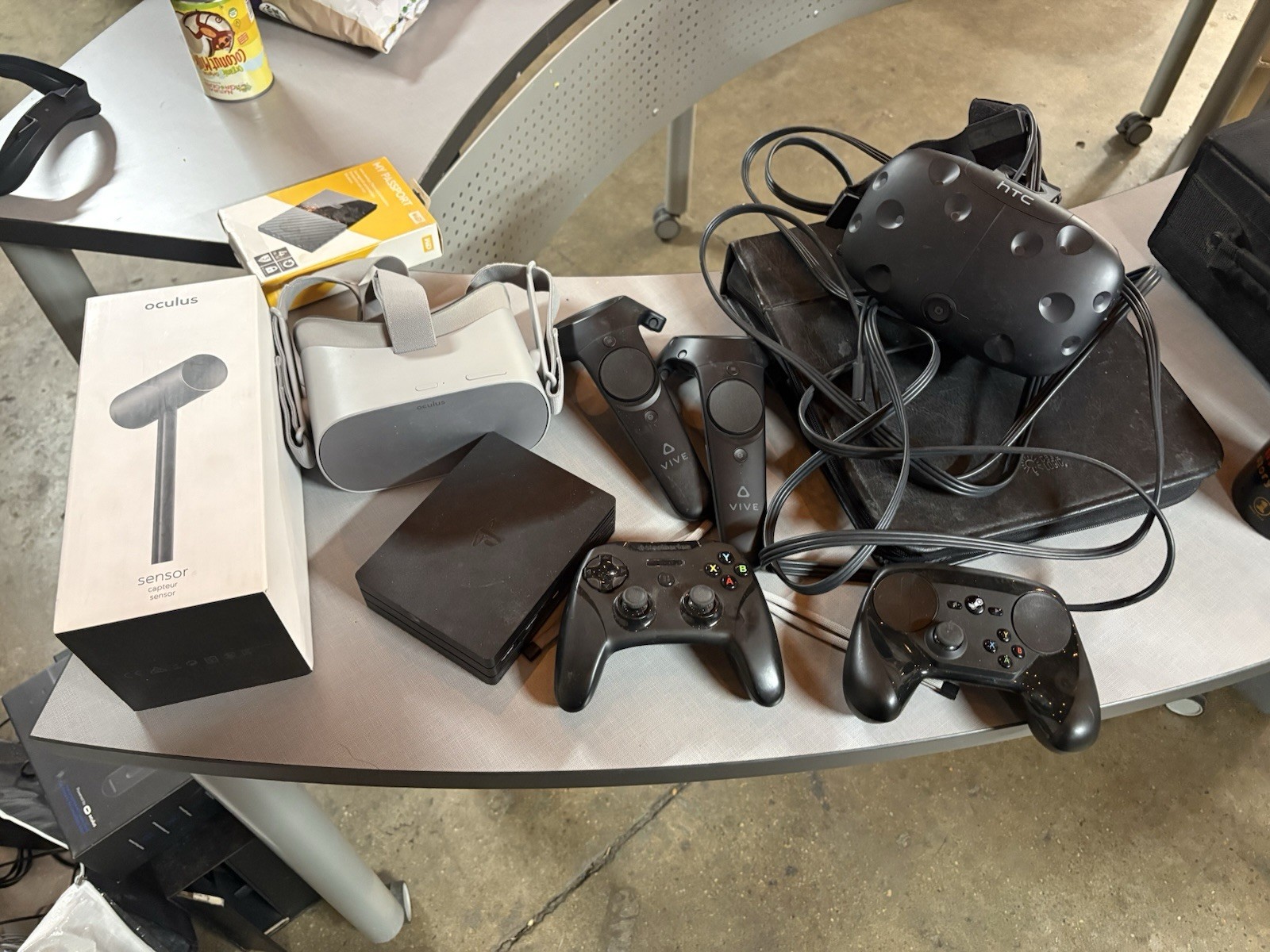 Huge VR & Gaming Hardware Lot – Oculus / HTC Vive/Samsung Gear VR/Controllers