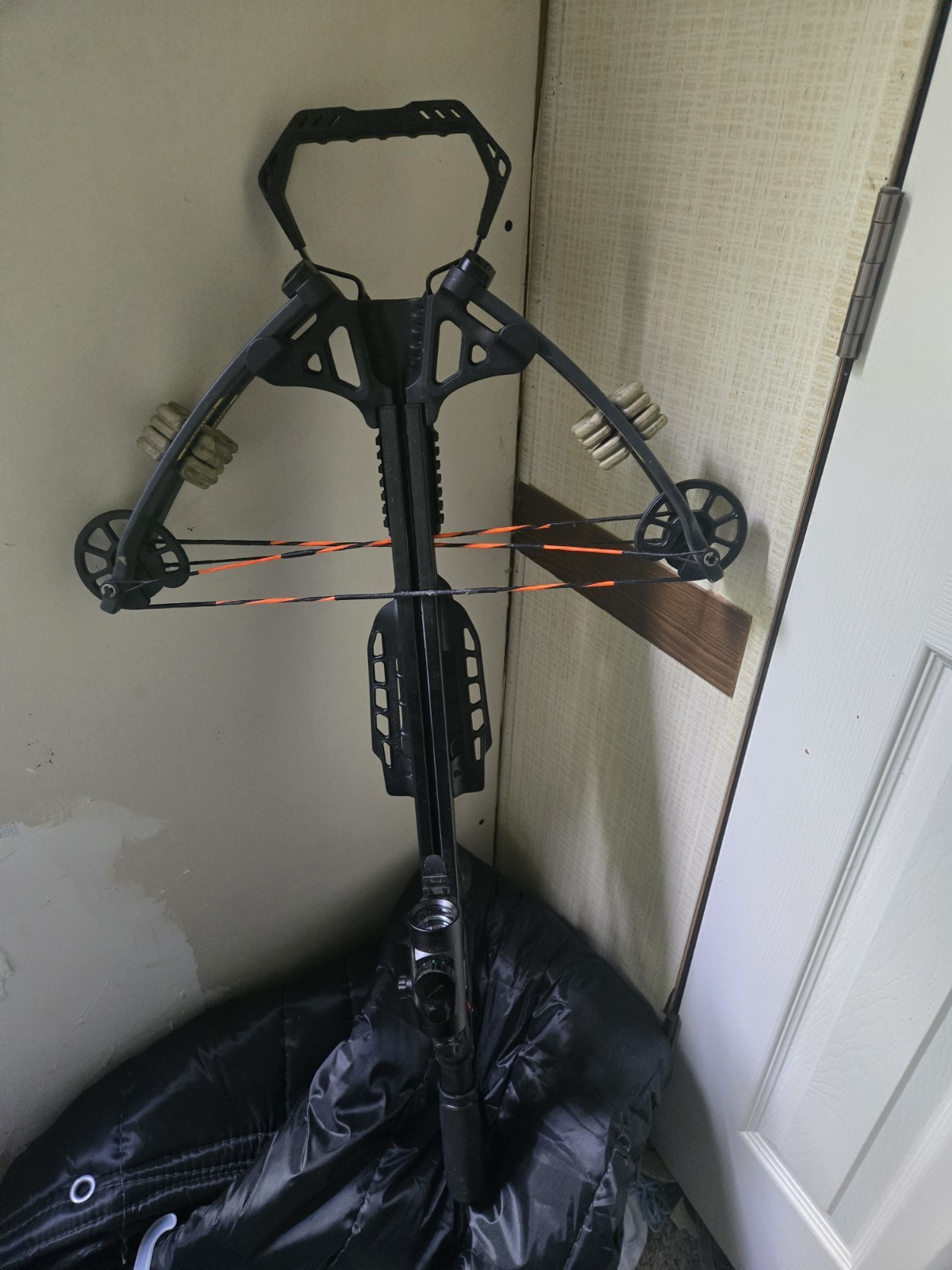 CenterPoint Amped 415 Crossbow 415fps 185lbs Black Aluminum w/ Scope
