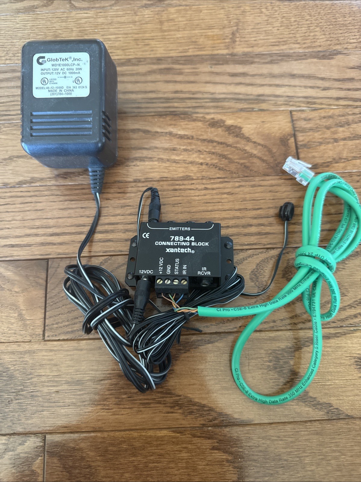 Xantech 789-44 Connecting Block w/ Power Supply and Emitters FREE SHIPPING