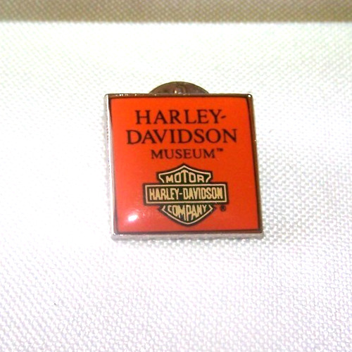 2007 HARLEY DAVIDSON MUSEUM MEMBERS VEST JACKET PIN ORANGE BLACK