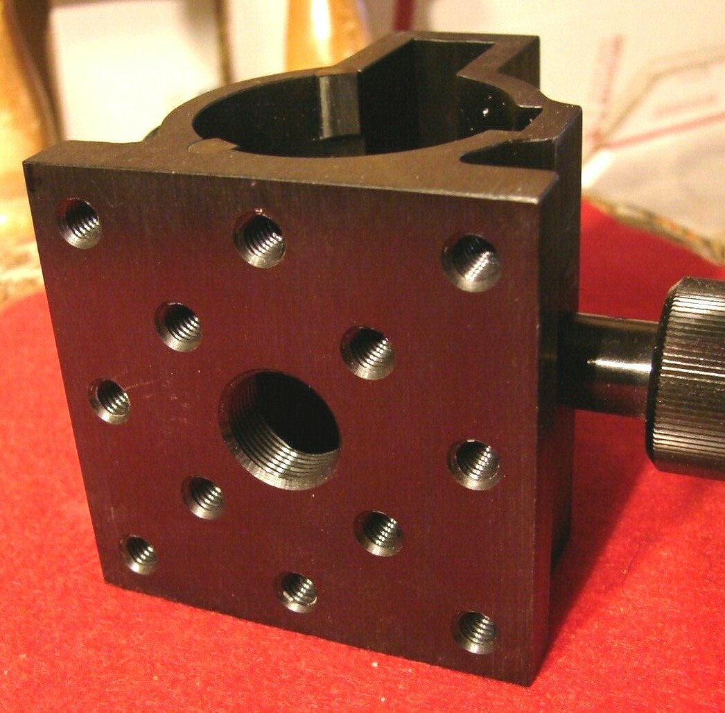 Melles Griot 07DSR511 M6 40mm Optical ROD CLAMP Carrier with Gear - 65mm Sqr Mnt