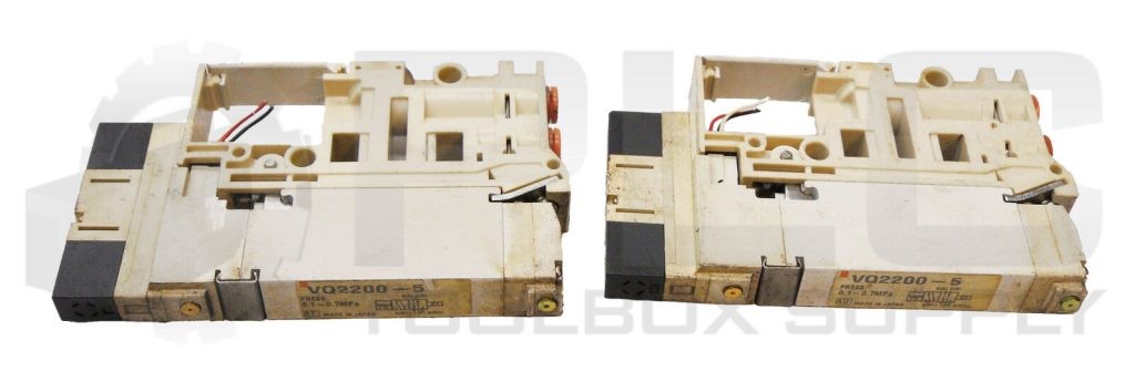 LOT OF 2 SMC VQ2200-5 SOLENOID VALVE 0.1-0.7MPA