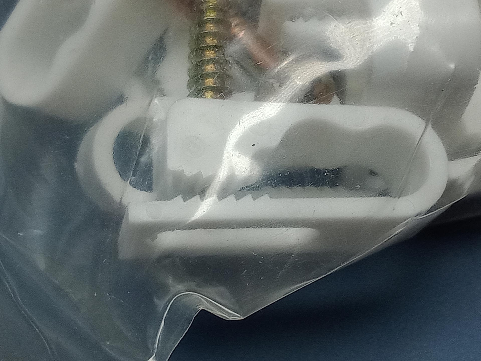 (100 Clips) Dual White FSC-6D-W RG6 SCREW Clips DIRECTV Coaxial - NEW