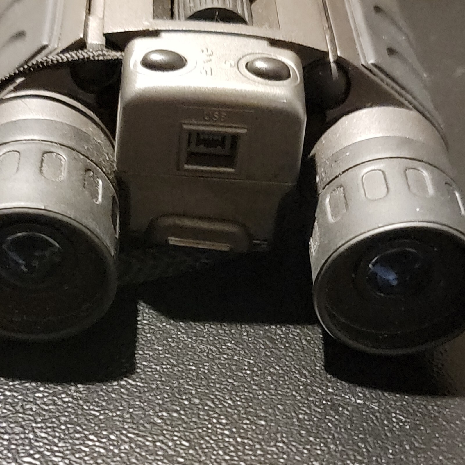 Famous Trails Bino-Camera DCB-822 8x22 Binocular & Digital Camera Untested
