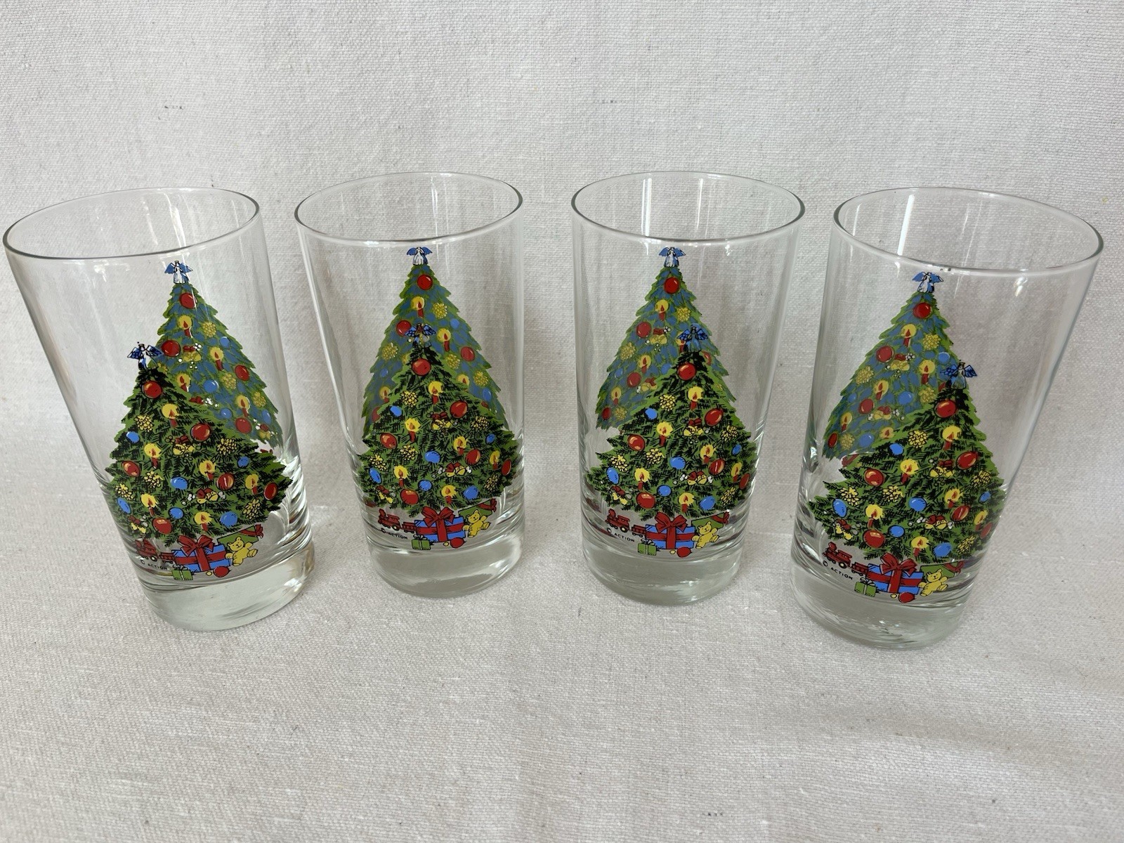 VTG 1989 Action Industries Christmas Treasure Christmas Tree Glasses. Lot Of 4