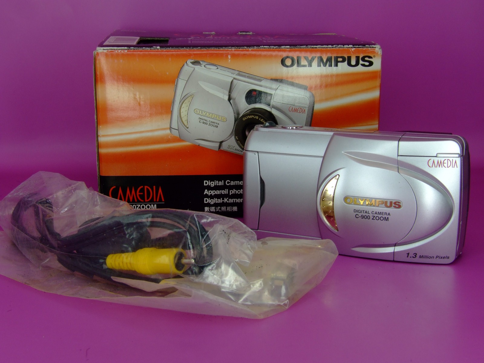 Olympus Camedia C-900 Zoom 1.3MP Digital Camera in Box - Tested & Works!!