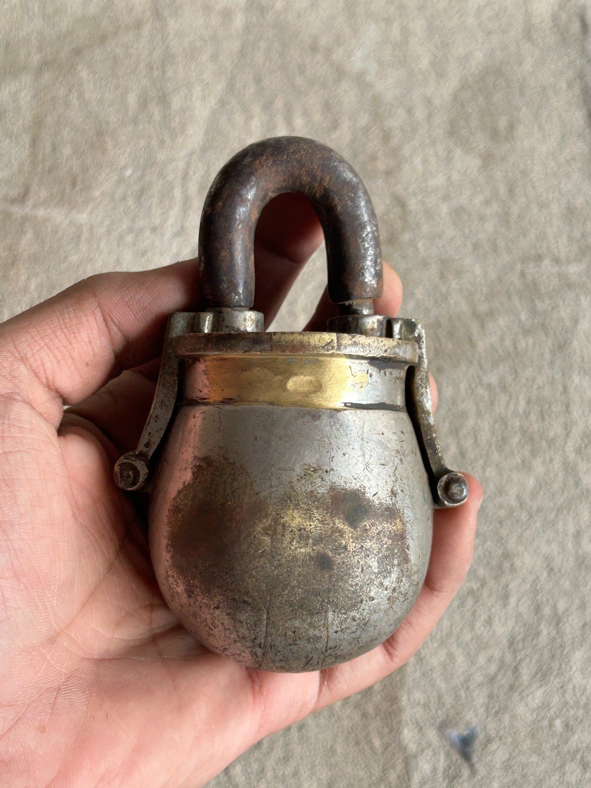 RARE OLD VINTAGE SOLID BRASS UNIQUE SHAPE PADLOCK NO HAVE KEY