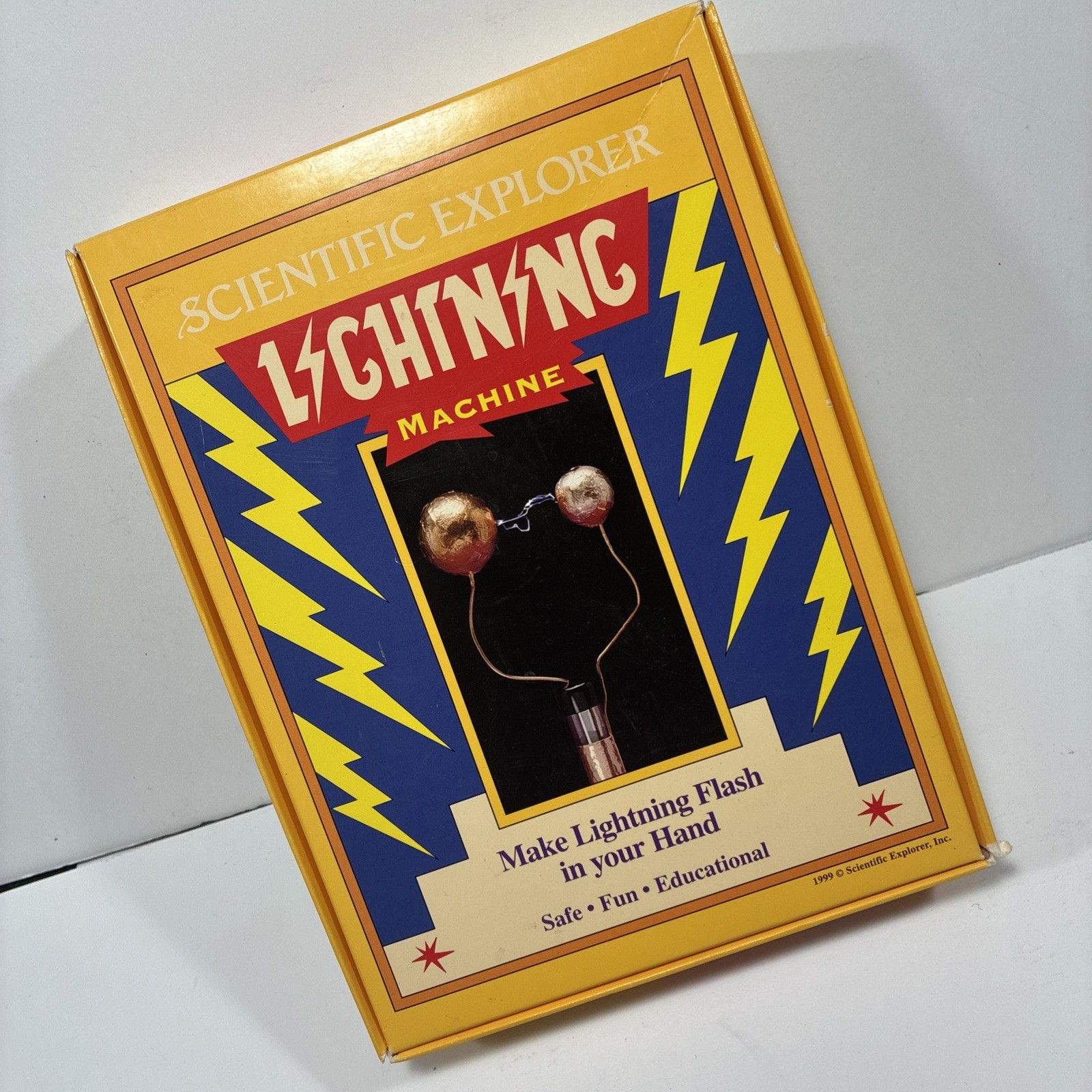 Scientific Explorer Lightning Machine Make Lightning In Your Hand Vintage 1999