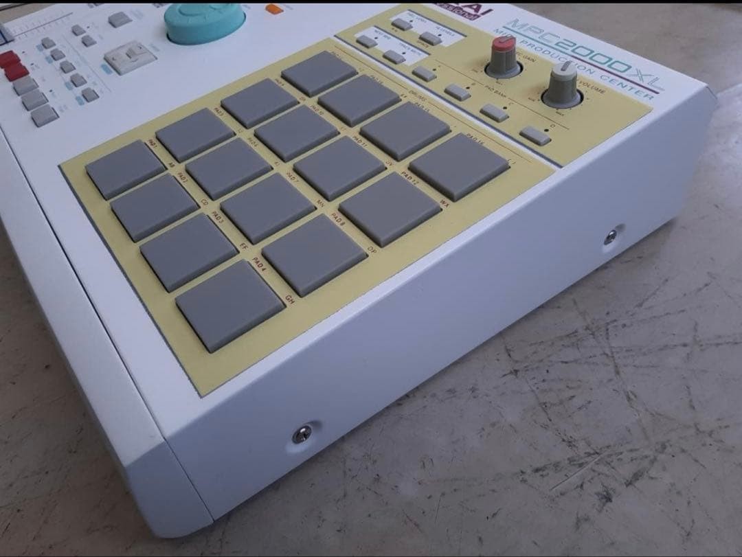 Akai MPC 2000XL Custom Pop Color Mint Drum Machine Sampler Serviced Max RAM CF