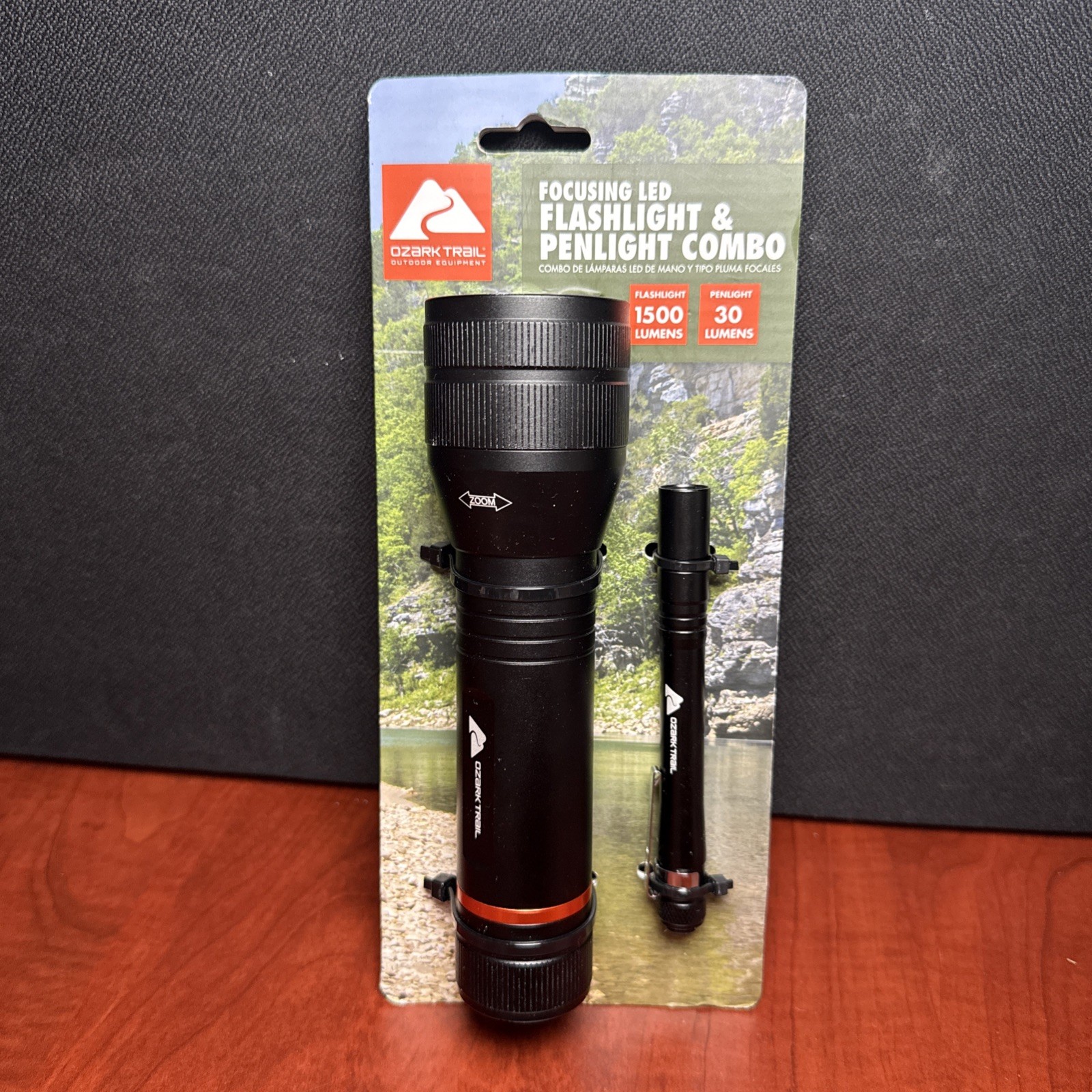 Ozark Trail 88092 1500 Lumen Focusing Flashlight with Bonus Penlight (0929) New