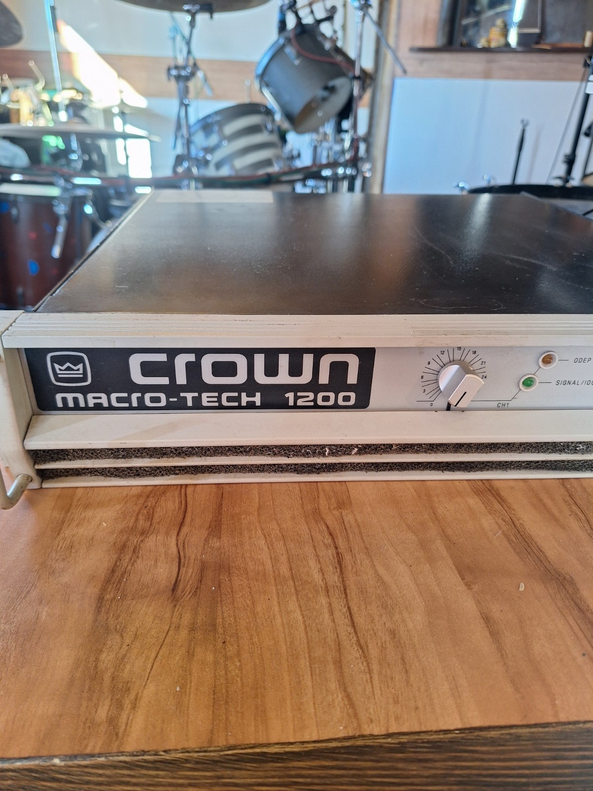 Crown Macro-Tech 1200 Two-Channel Power Amplifier. Tested and Working .