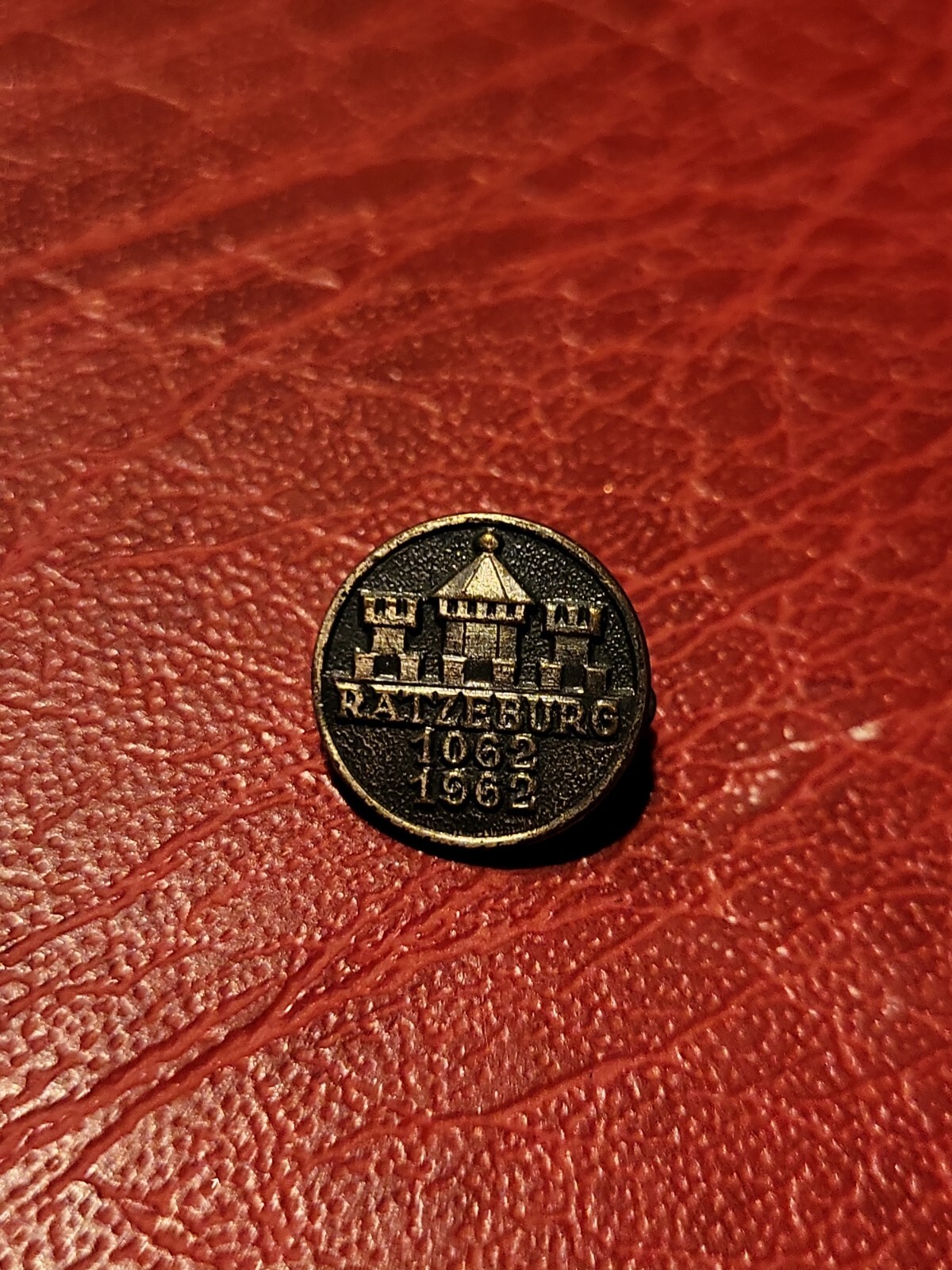 Vintage Pin Hatpin Hiking Pin Cat Castle