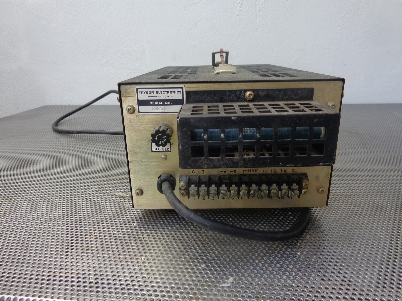Trygon Electronics Hr40-5b DC Power Supply 0-40V 5A