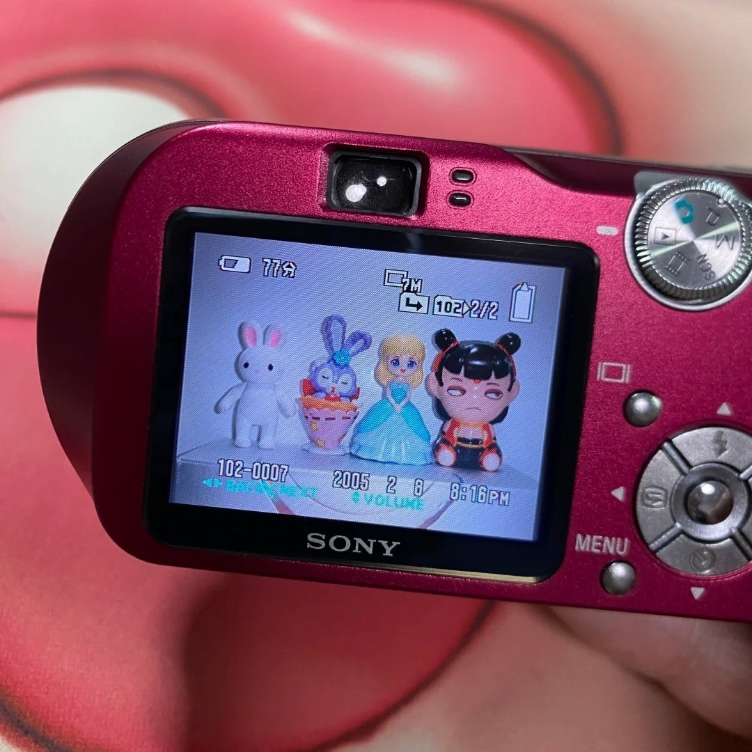 Sony Cyber-shot DSC-P200 Digital Camera 7.2MP 3x Optical Zoom Auto Focus Red HOT