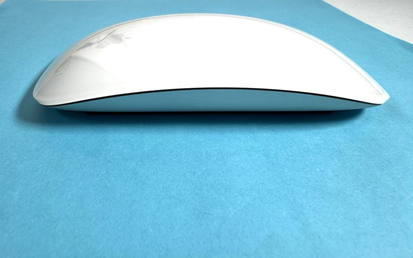 Apple Magic Mouse 2 Model A1657 Rechargeable Bluetooth Wireless Lightning White