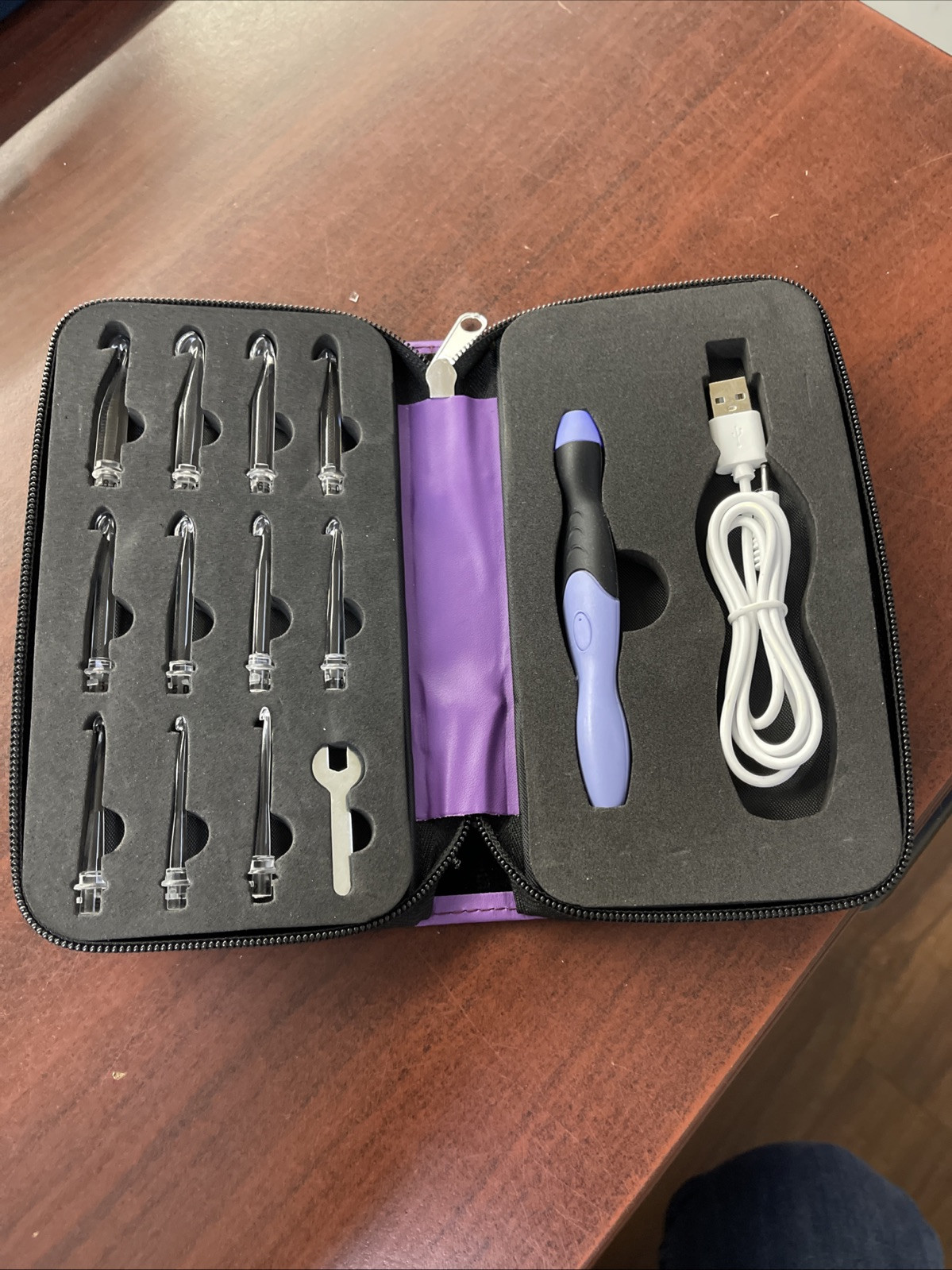 Lighted Crochet Hooks Set - 11 Sizes 2.5Mm to 8Mm with Case