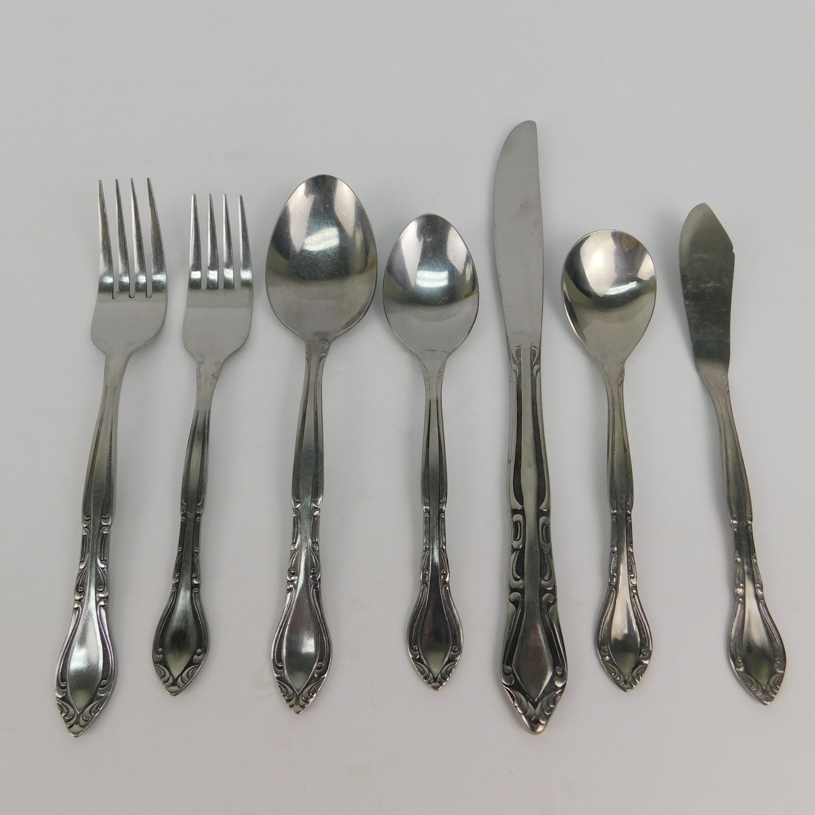 ROGERS CO/Stanley Roberts Korea Auberge Stainless Flatware 47pc set