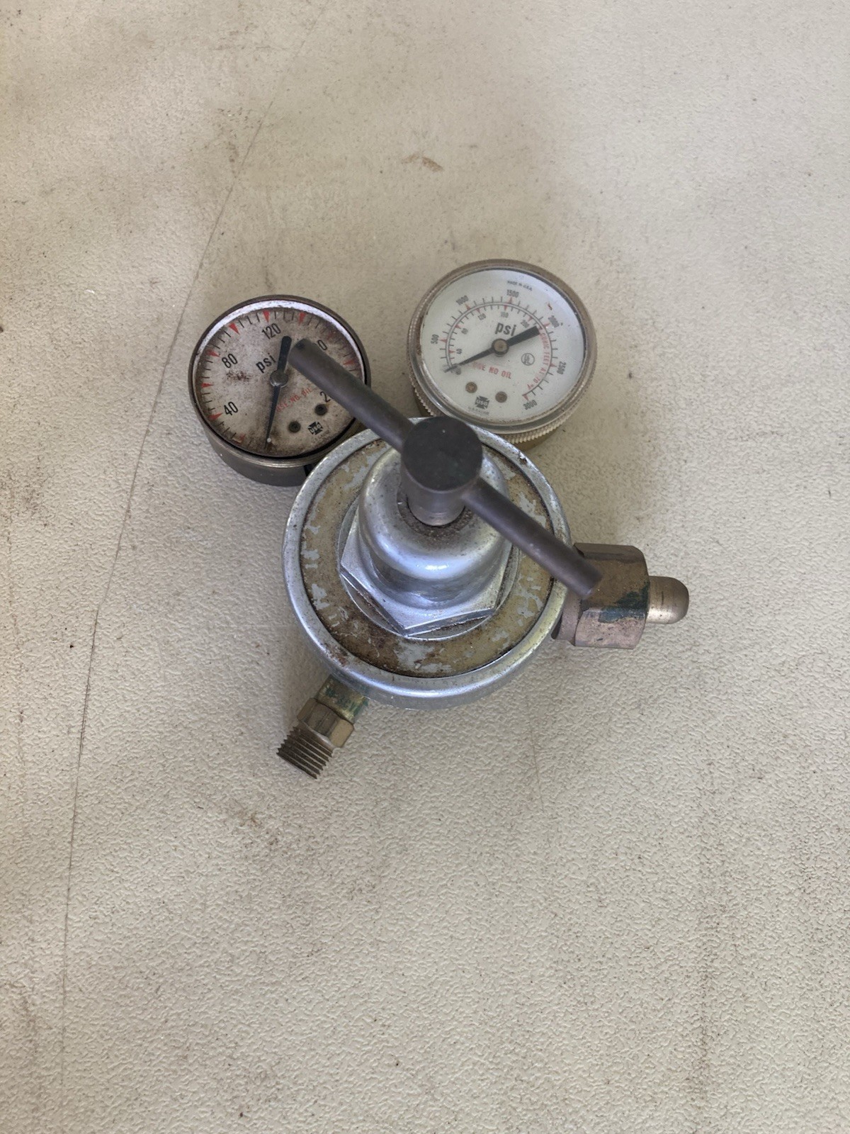 CGA540 USH US GAUGE DAMAGED SELLING FOR PARTS ONLY