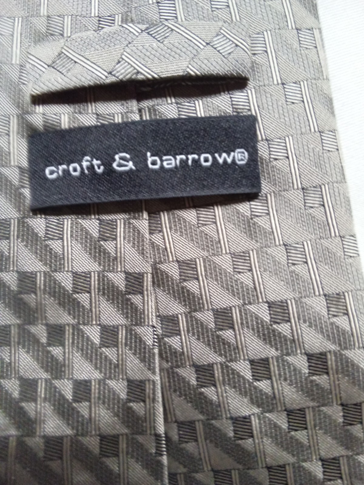 MENS  NECK TIE CROFT & BARROW SILK SHADES OF GRAY DIAMOND SHAPE PATTERN