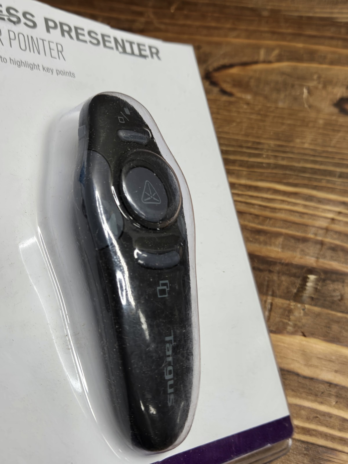 Targus AMP16US Wireless USB Presenter with Laser Pointer