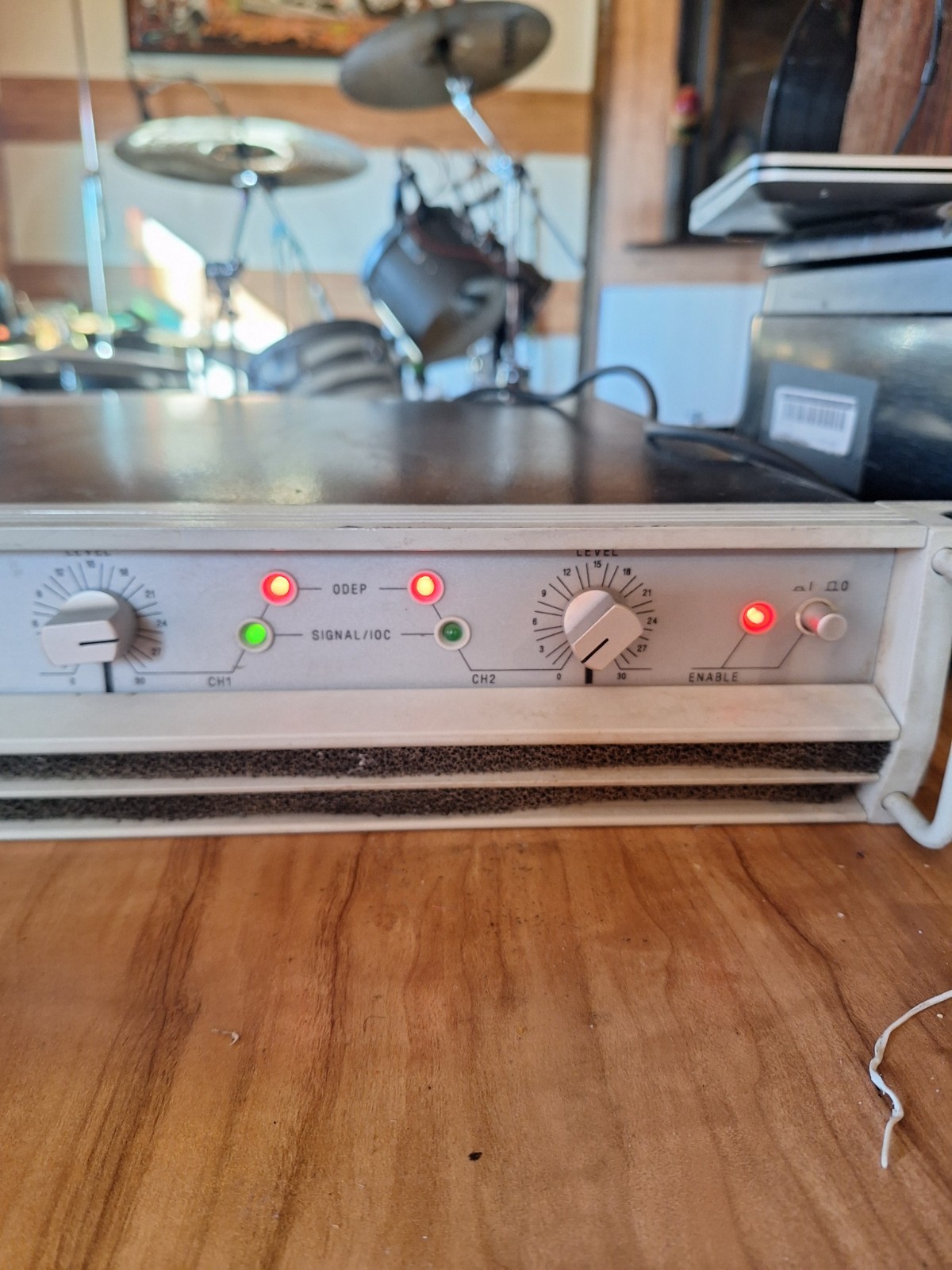 Crown Macro-Tech 1200 Two-Channel Power Amplifier. Tested and Working .