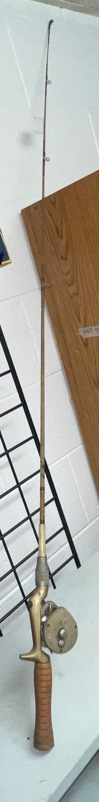 VINTAGE TED WILLIAMS SPORT KING M9 REEL AND FISHING POLE FISH FUN COLLECTIBLE