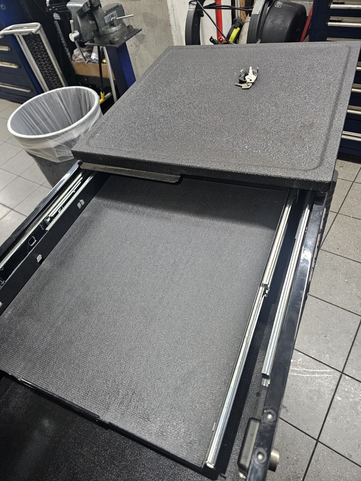 Snap On Tool Box 40 Inch Wide Split Sliding Lid Model KRSC430ABFI7