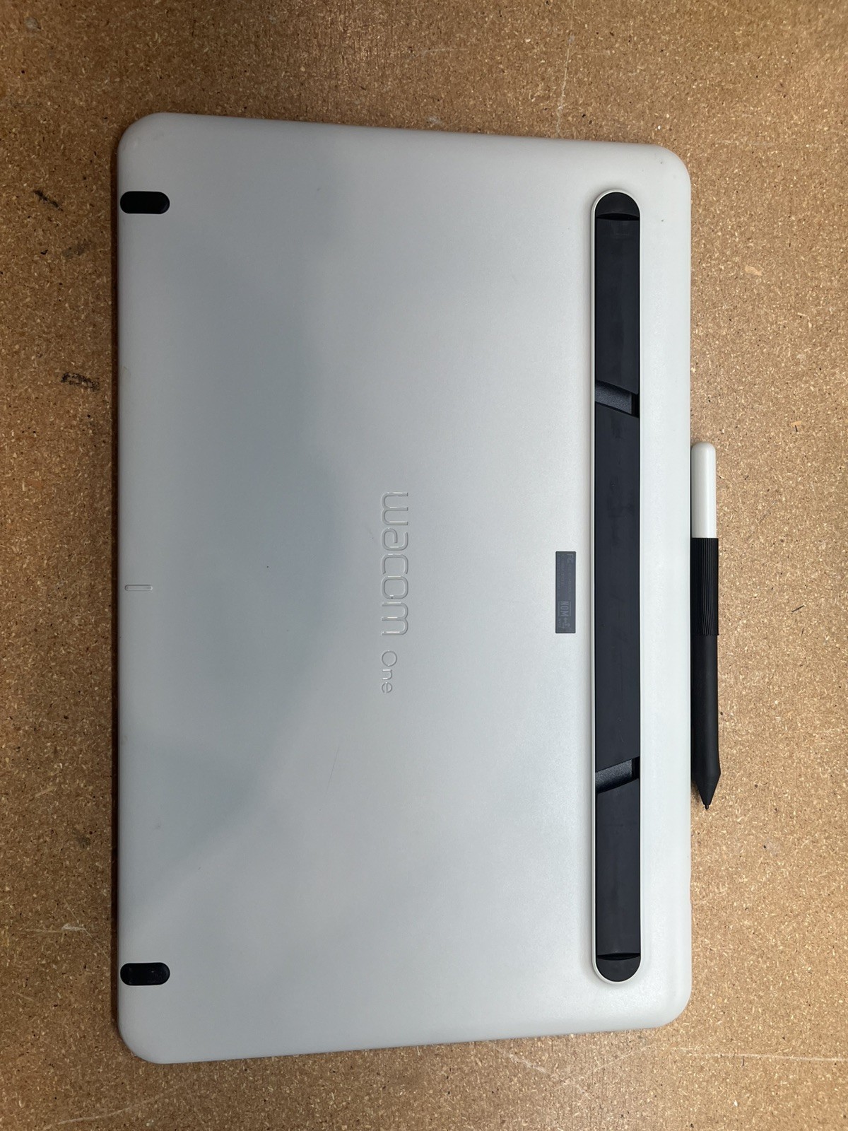 Wacom One Drawing Tablet 13.3" Pen Display Flint White