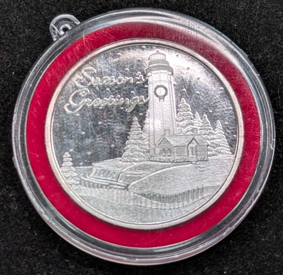 1 ozt 2005 Seasons Greetings .999 Fine Silver Round w/ Ornament Capsule (J231)