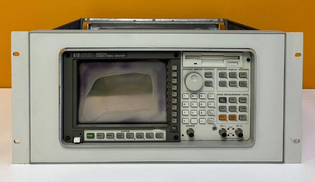 HP 35670A-1D2 122 µHz-102.4 kHz, Dynamic Signal Analyzer **For Parts/Repair**