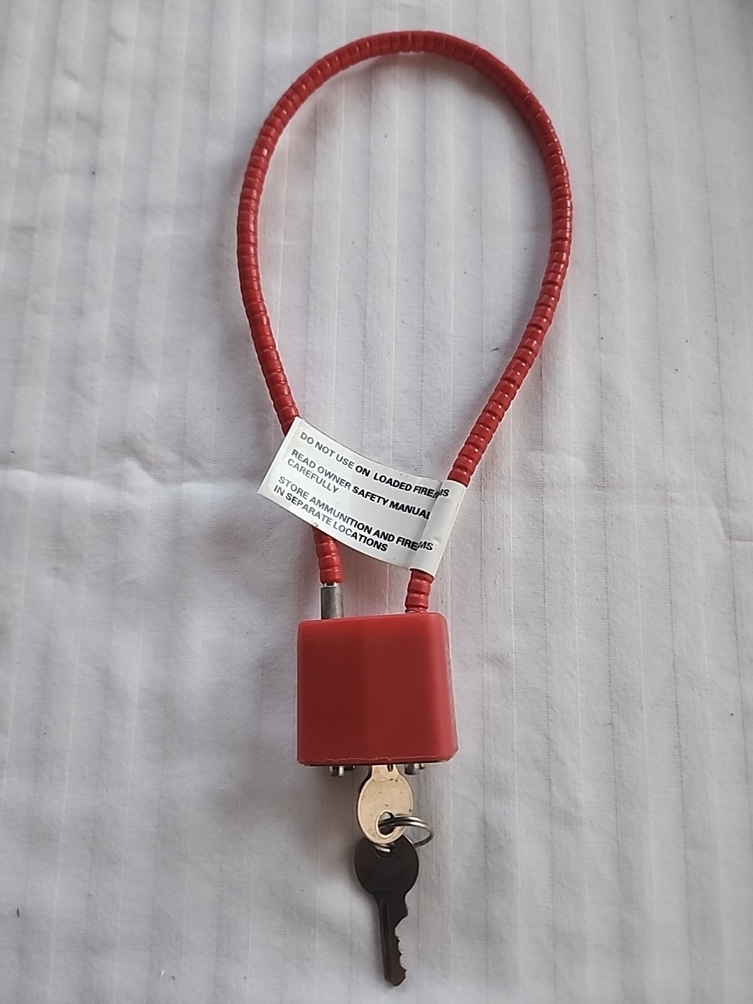 New Old Stock  Red Cable Lock Firearms Pistol Storage  2 Keys