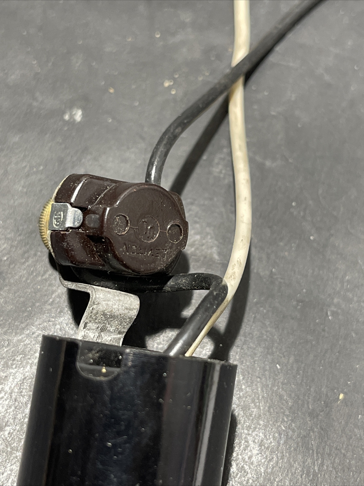 leviton phenolic socket with side mounted on-off push switch