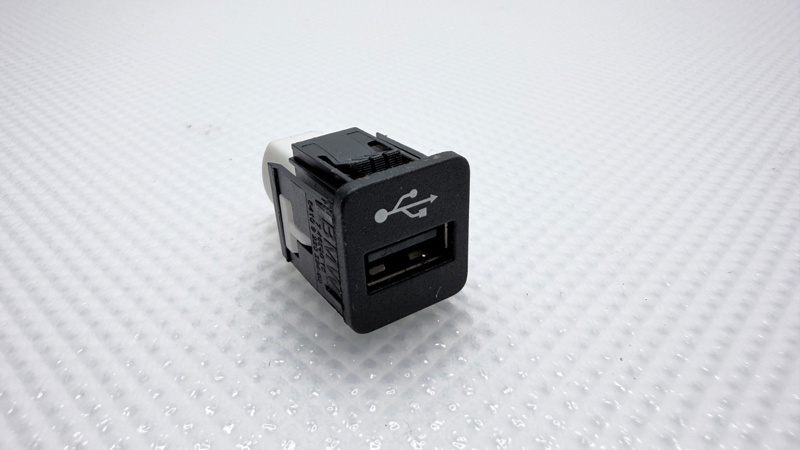 2020 - 2024 BMW 228i M235I 750i CONSOLE USB ADAPTER CHARGER PORT 9229294 OEM