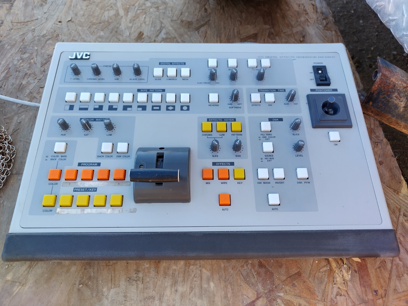 JVC KM-D600U Y/C Digital Special Effects Generator