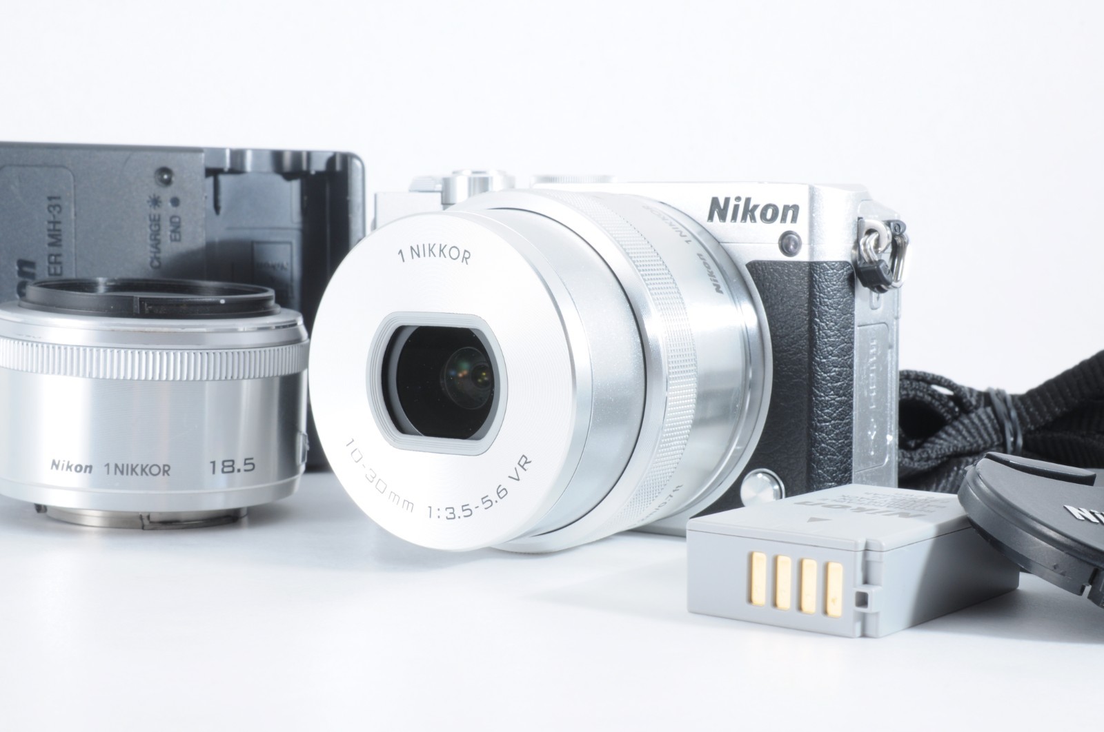 Nikon 1 J5 Silver 20.8MP Double Lens Kit 18.5mm 10-30mm Near Mint Camera Japan