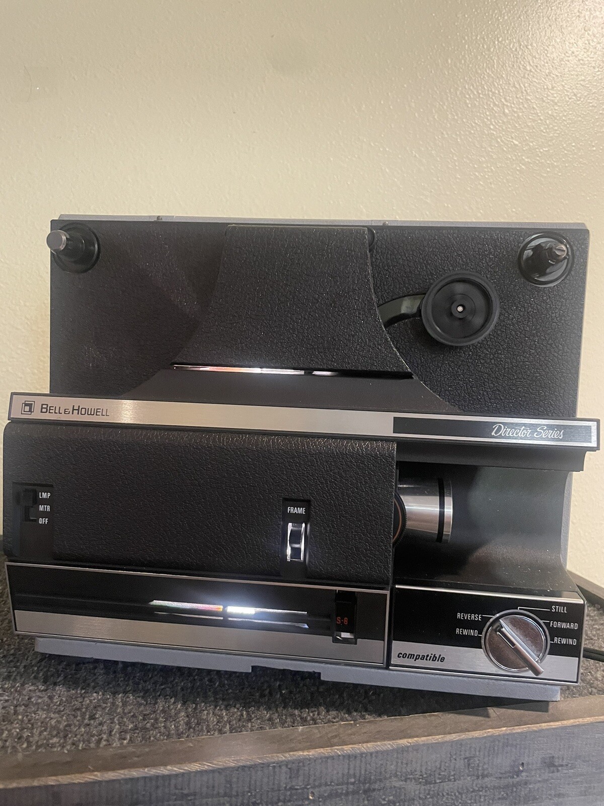 Vtg Bell & Howell directors Series Projector Clean Lights Up  As Shown  1621A