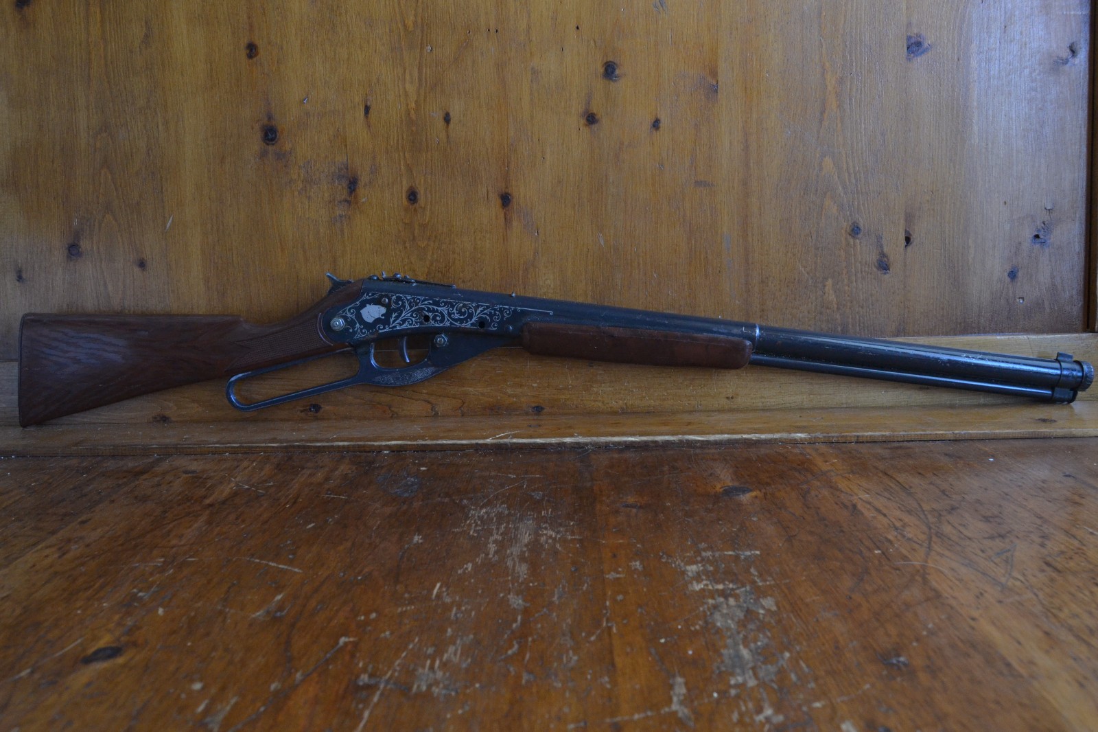 Vintage Daisy Model 111 Air Rifle BB Gun Cougar Graphics Working Condition