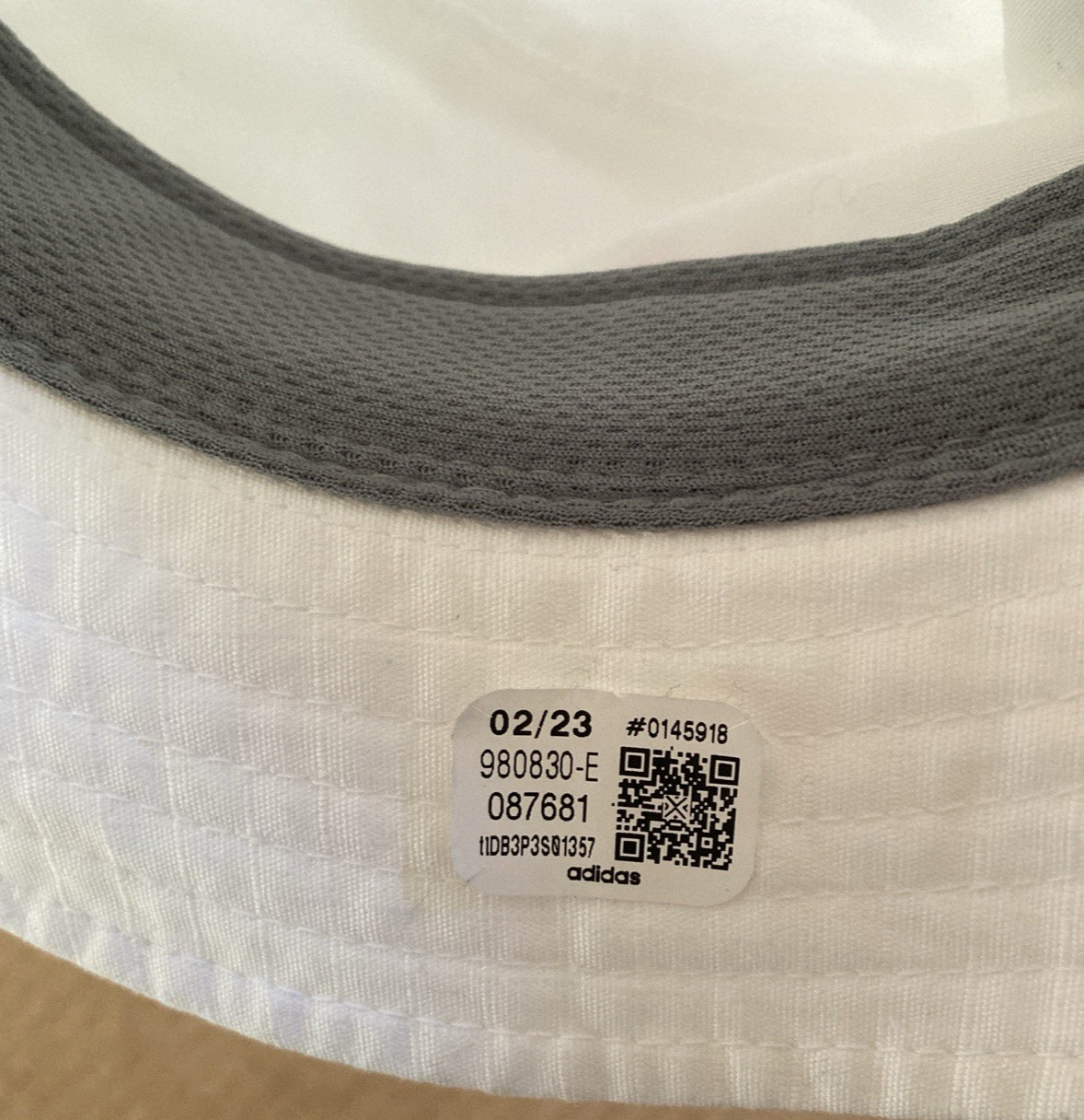 Adidas Aeroready Women's Size Bucket Hat White - NWT
