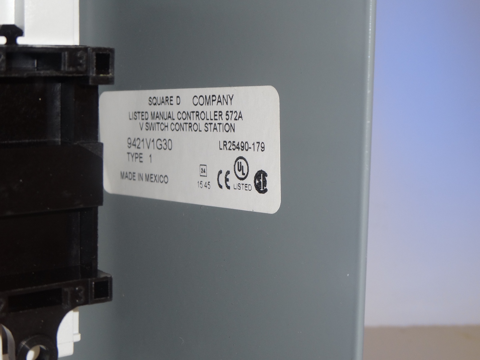Square D 9421V1G30 LOADBREAK SWITCH 600VAC 20A type 1 enclosure schneider elect