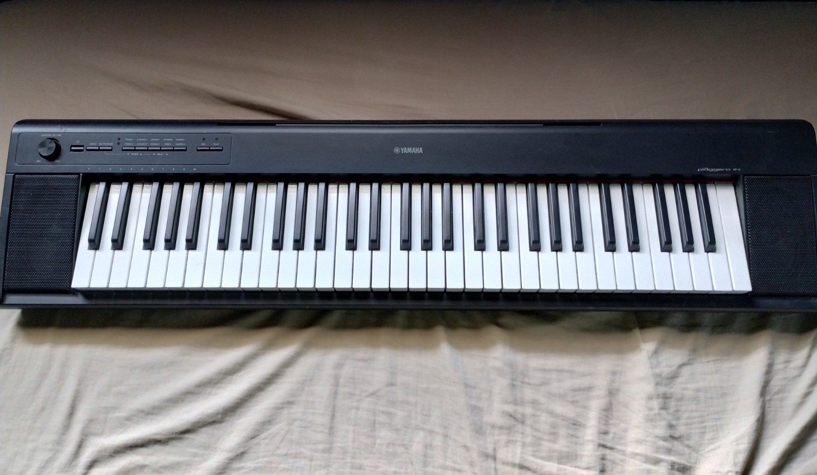 Yamaha Piaggero NP-12 Portable Keyboard 61-Key w/ Power Supply