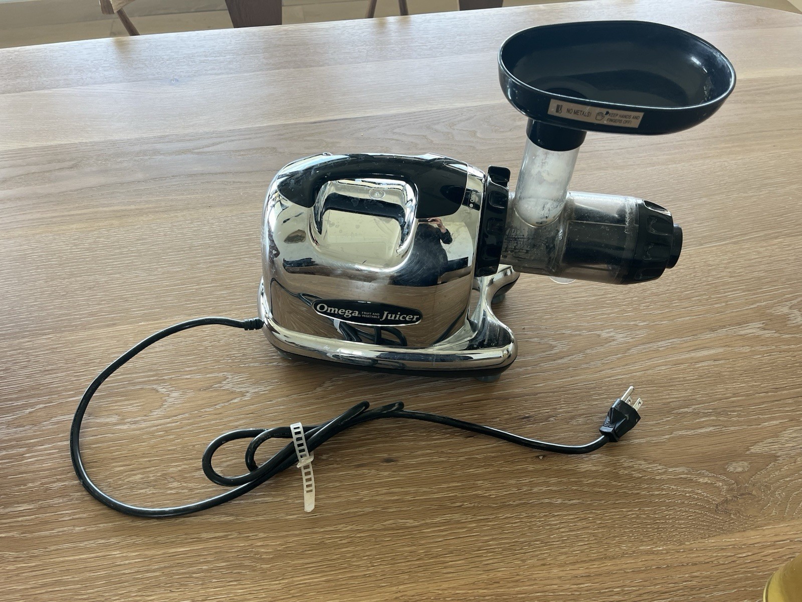 Omega Juicer 8006 Nutrition Center HD Masticating Slow Speed Extractor
