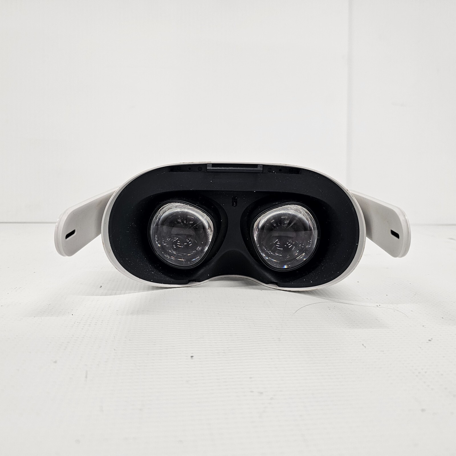 Meta Oculus Quest 2 256GB Headset KW49CM (headset only NO MASK)