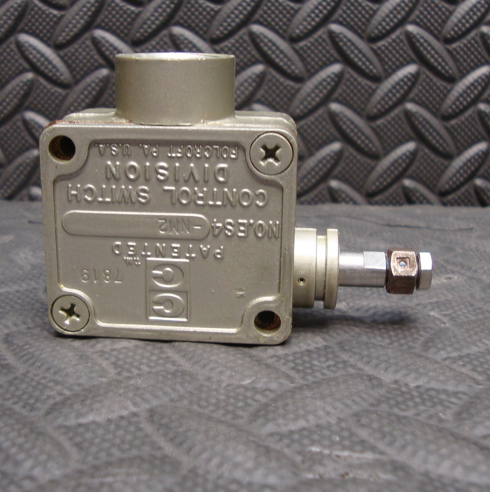 NEW Control Switch ES4-NM2 Limit Plunger Switch