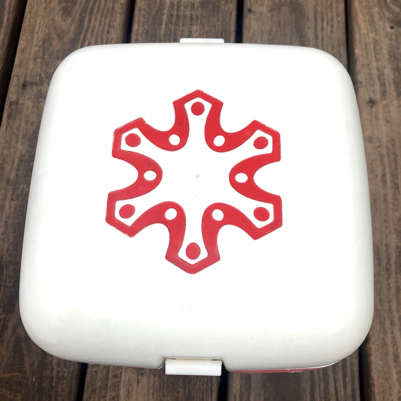 igloo 1 Gallon Red Square Beverage Cooler Red Logo Button Spigot vtg collectable