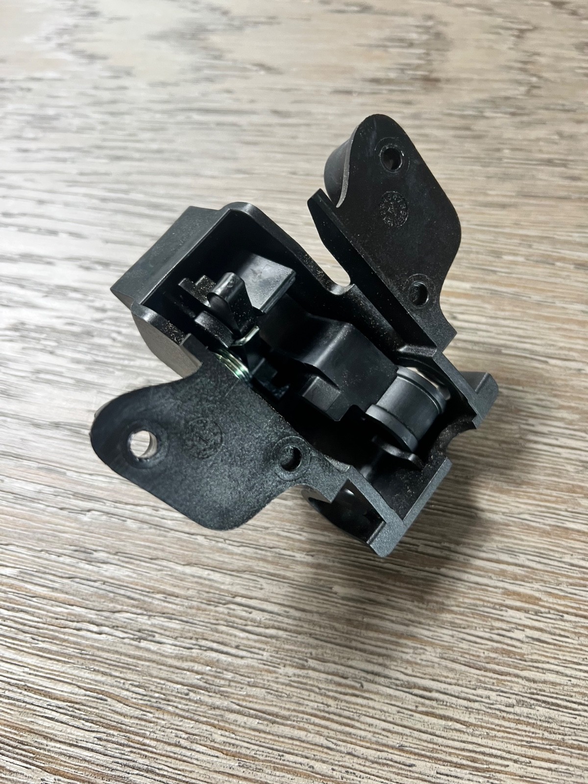 YAKIMA Replacement Inside Latch Assembly CBX 18 Lower Latch - Need Riveted