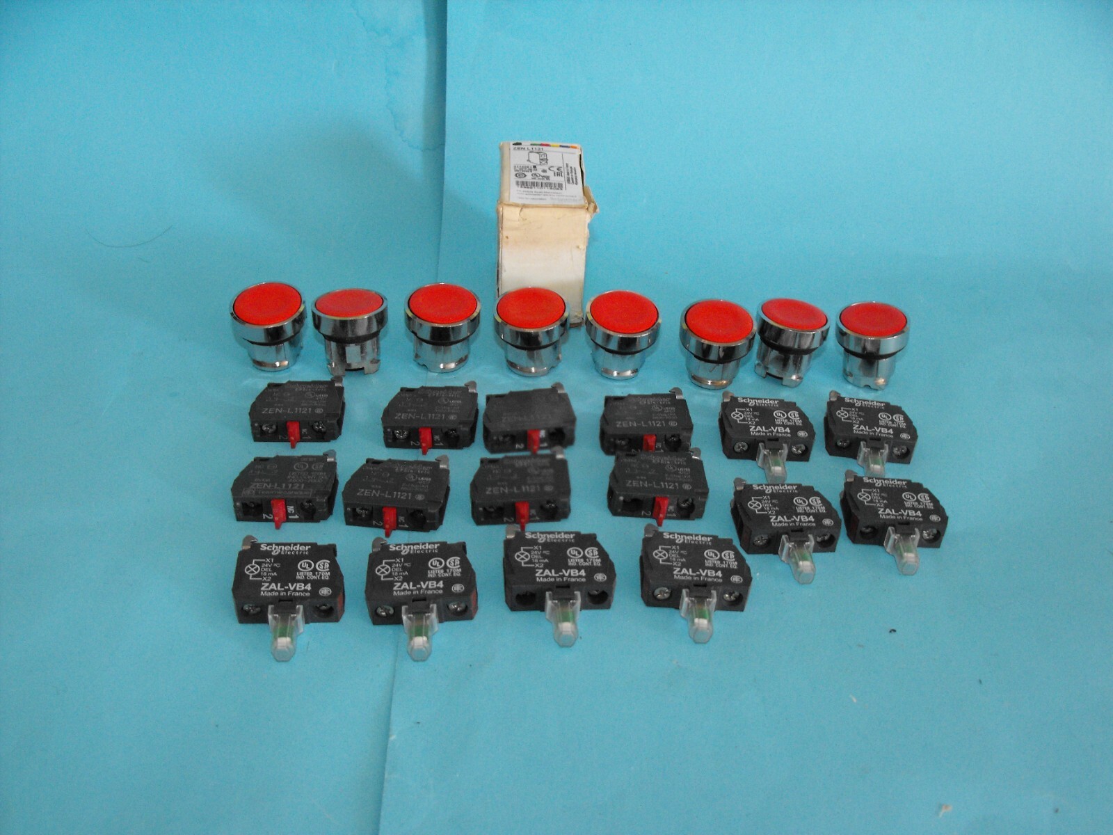 Schneider Electric.TELEMECANIQUE XB4BA42+ZEN-L1121+ZAL-VB4.(LOT8PCS).NEW.